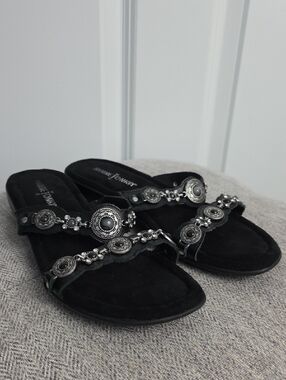 MinneTonka Boca Black Leather Silver Concho Embelished Open Toe Sandals Size 7